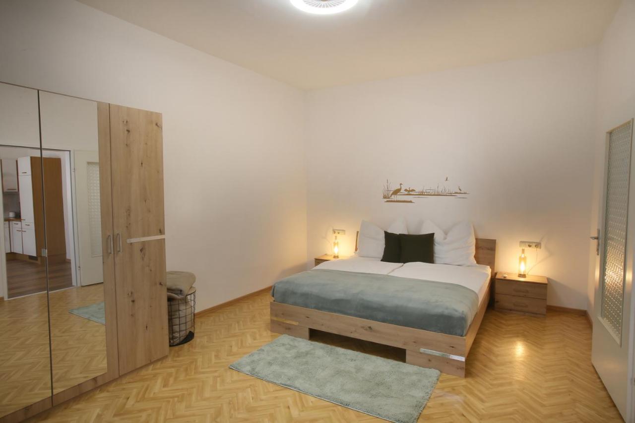 Appartment Weinbau Muellner 네우시에들암시 외부 사진