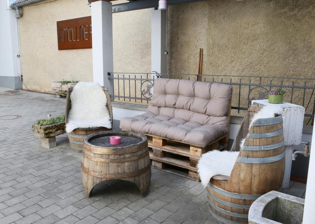 Appartment Weinbau Muellner 네우시에들암시 외부 사진